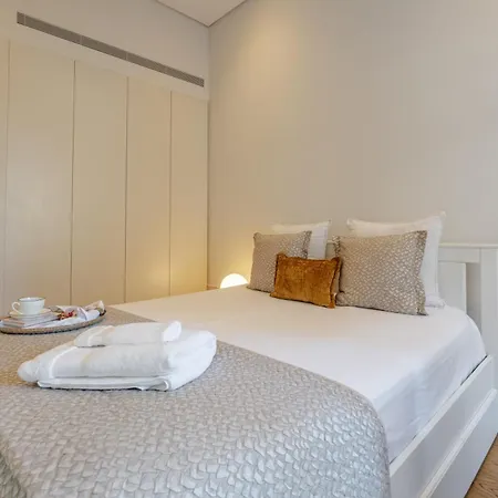 Host Wise - Modern Stuning Flat W Prime Location Oporto