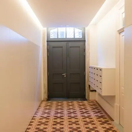 Host Wise - Modern Stuning Flat W Prime Location *