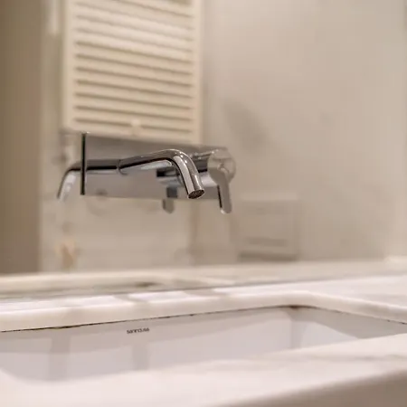 Host Wise - Modern Stuning Flat W Prime Location * Oporto