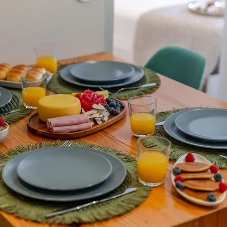 Host Wise - Modern Stuning Flat W Prime Location * Oporto