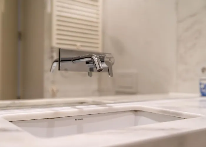 Host Wise - Modern Stuning Flat W Prime Location * Porto