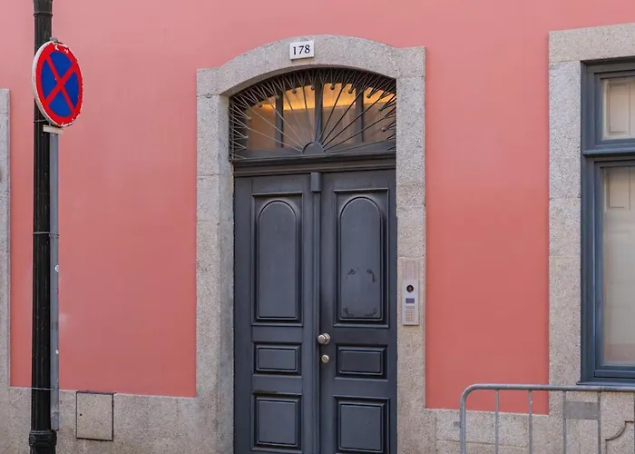 Host Wise - Modern Stuning Flat W Prime Location *