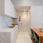 Host Wise - Modern Stuning Flat W Prime Location