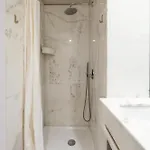 Host Wise - Modern Stuning Flat W Prime Location *