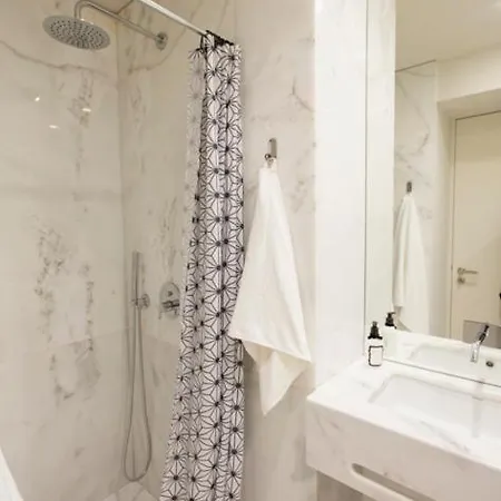 Host Wise - Modern Stuning Flat W Prime Location *