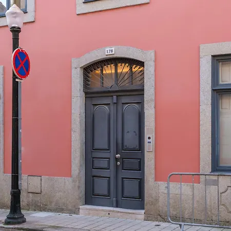 Host Wise - Modern Stuning Flat W Prime Location *